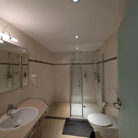 & Restaurant Roesselsquelle 酒店 Ludwigswinkel