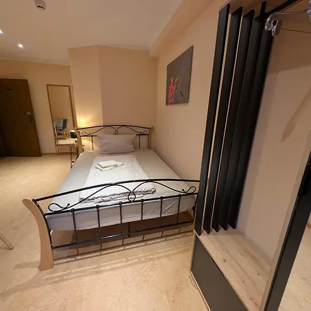 & Restaurant Roesselsquelle * Ludwigswinkel